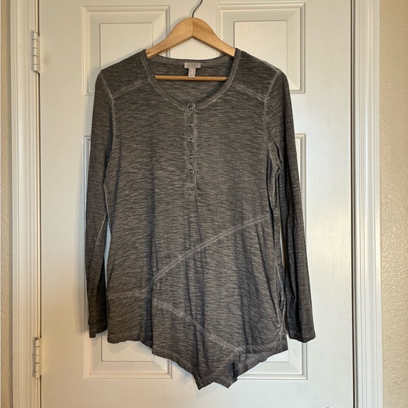 LOGO by Lori Goldstein Tops - LOGO by Lori Goldstein Charcoal Long Sleeve Top With Pockets